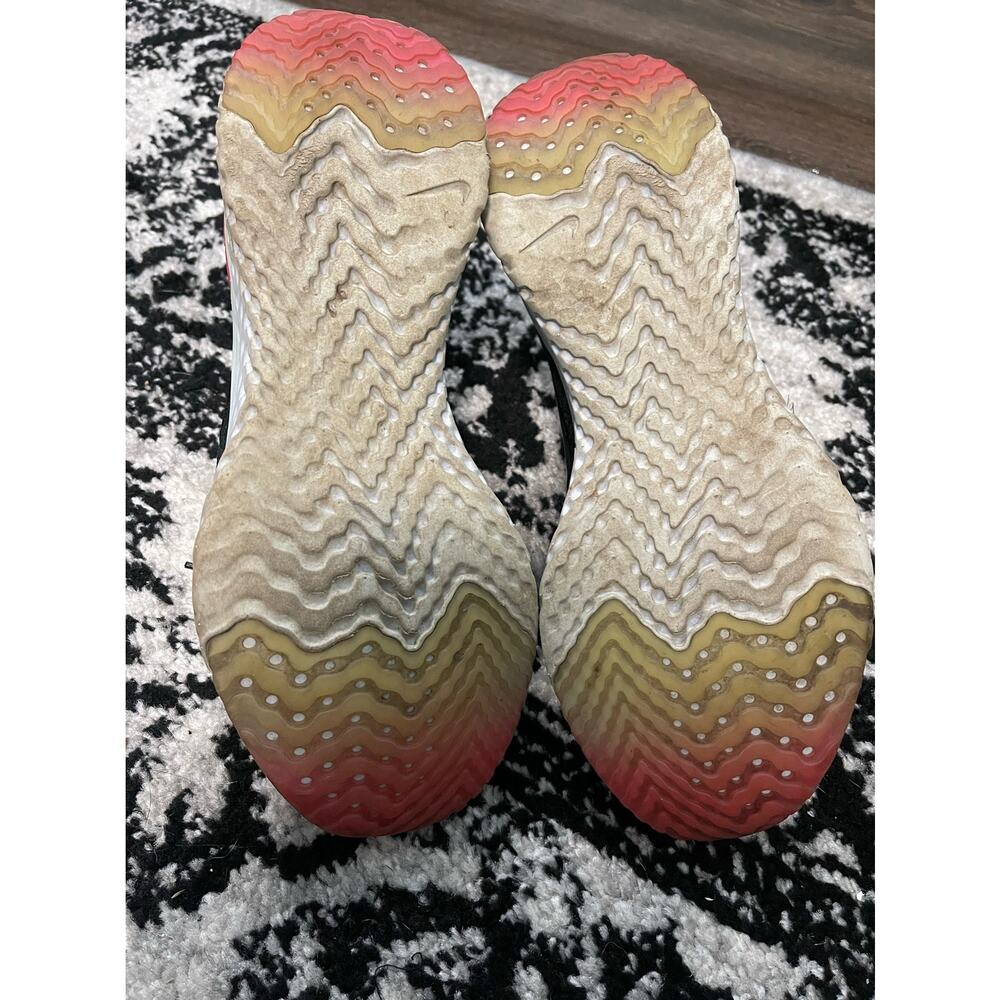 Nike Women's Epic React Flyknit 2 Running Shoe Sz 10 - Picture 6 of 6